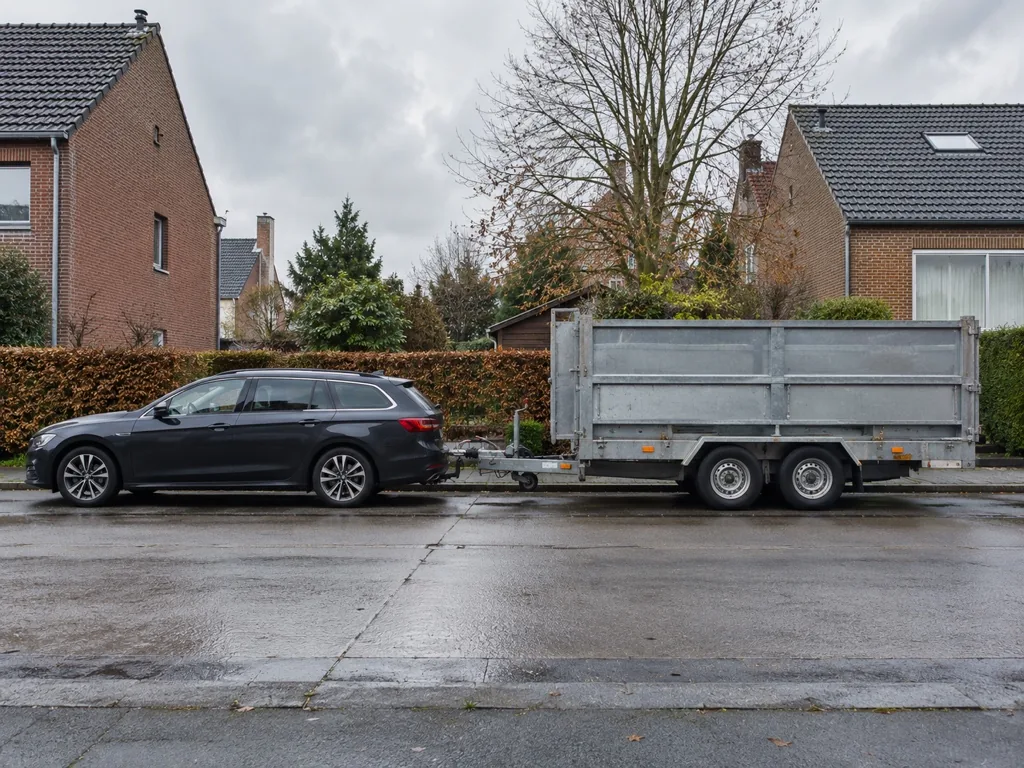 U haalde uw rijbewijs B in 1985. Mag u daarmee ook een zwaar samenstel trekken?
